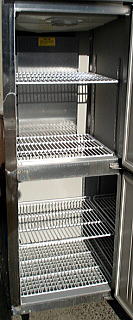 縦型冷凍冷蔵庫　庫内